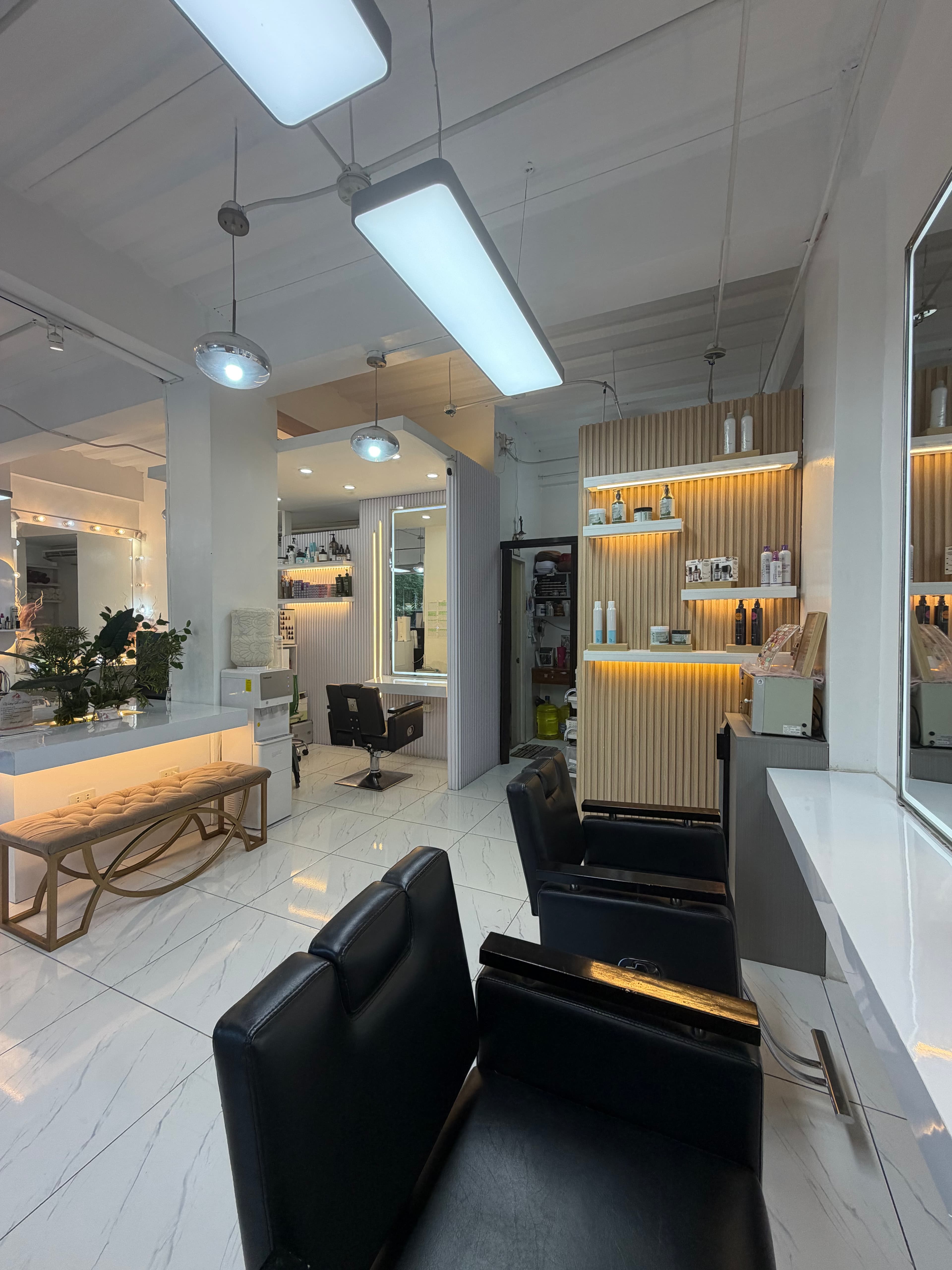 Glam Central Parkwoods salon interior