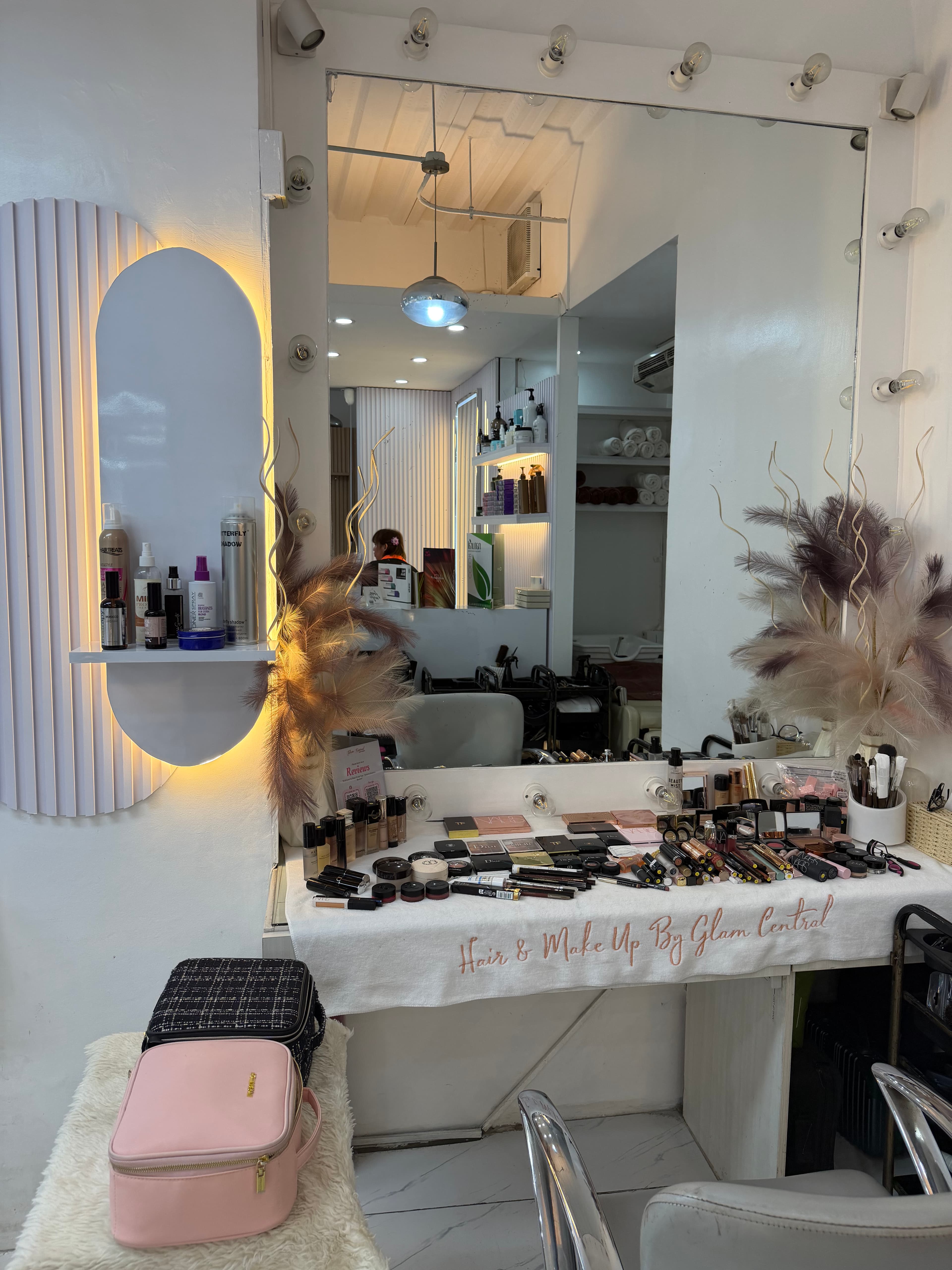 Glam Central Parkwoods salon interior